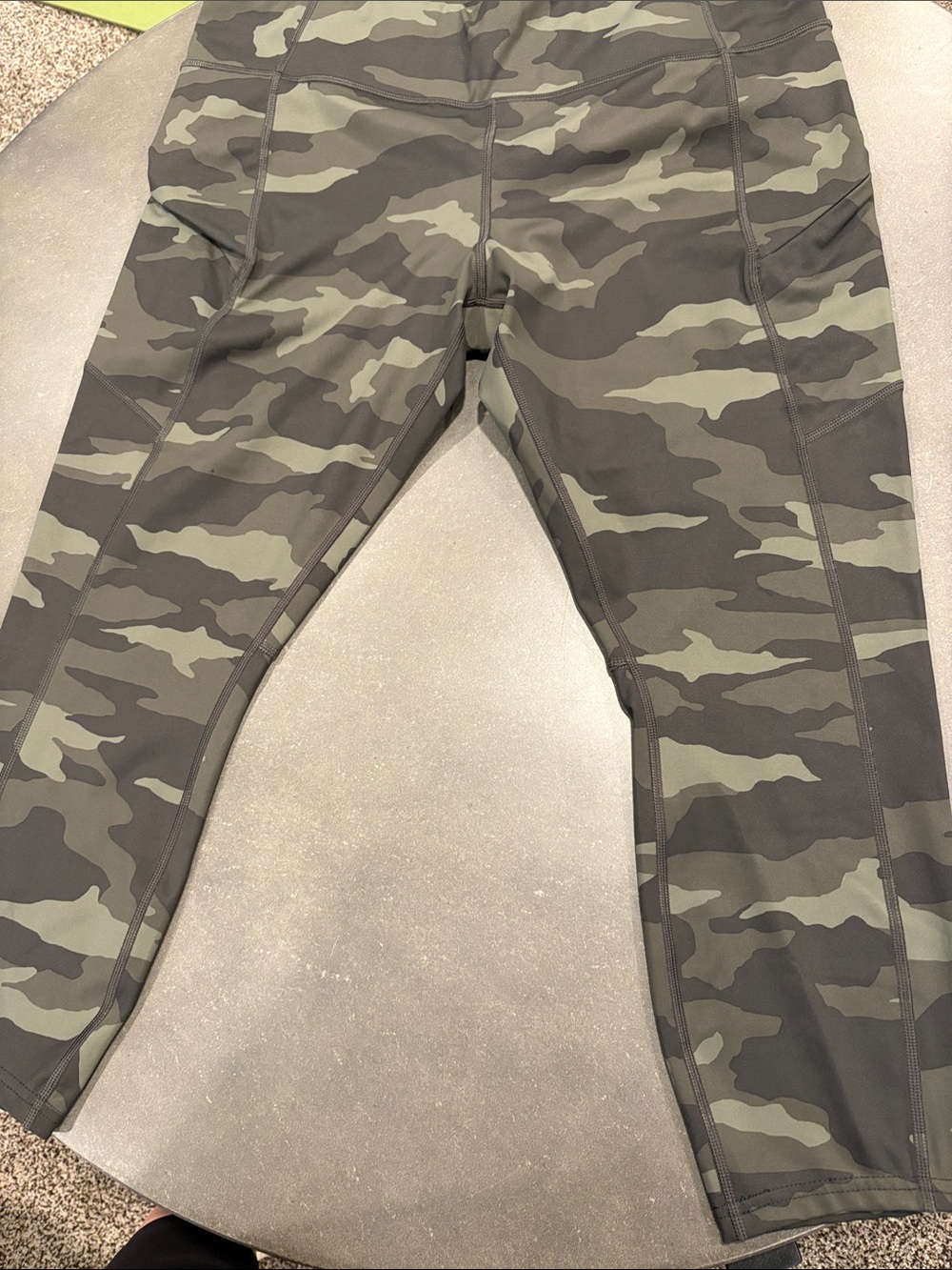 Athleta Camo Contender 7/8 Tight  women's Xl